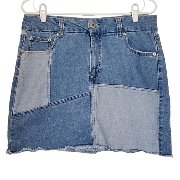 7162 * No Boundaries Patchwork Denim Mini Skirt Size 15 - Picture 1 of 8